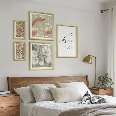 Set di 5 quadri con slogan e grafiche floreali eleganti