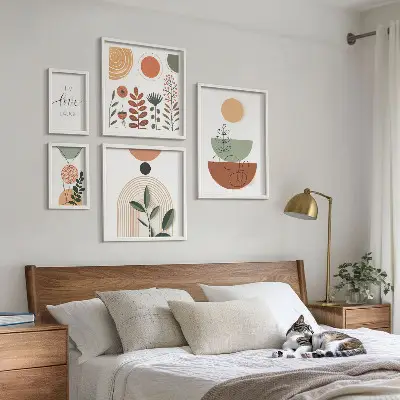 Polittico con cornice con eleganti grafiche vegetali e geometriche