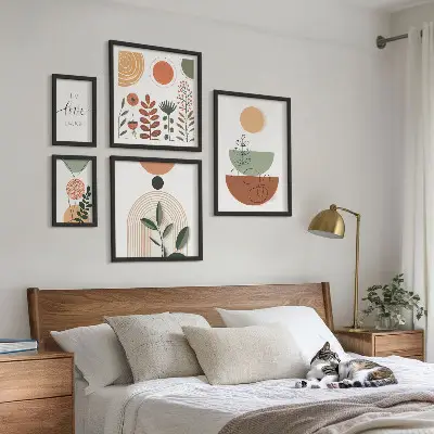 Polittico con cornice con eleganti grafiche vegetali e geometriche