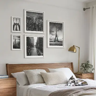 Set di 5 quadri con icone architettoniche in bianco e nero