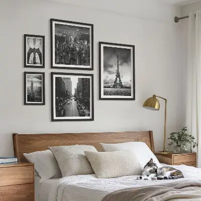 Set di 5 quadri con icone architettoniche in bianco e nero
