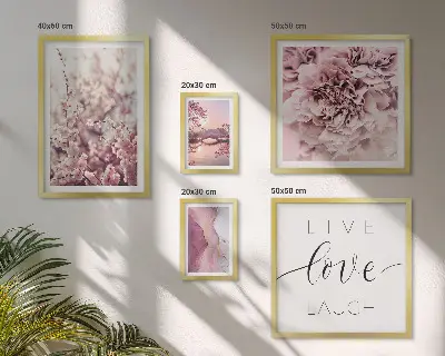 Polittico con cornice motivi floreali e slogan color pastello