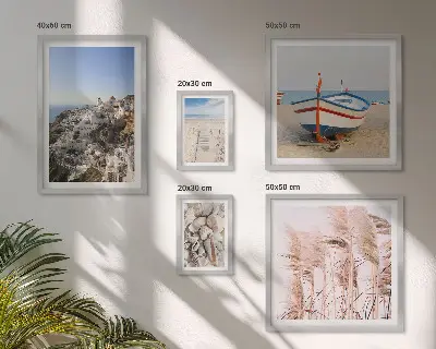 Polittico con cornice paesaggi con spiagge ed edifici bianchi