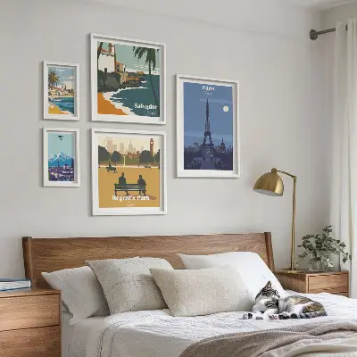 Set di 5 quadri con rappresentazione di città iconiche europee in stile retrò