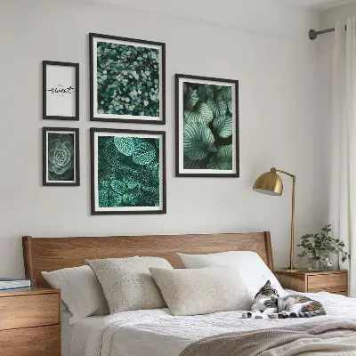 Set di quadri incorniciati con piante moderne dalle foglie verdi