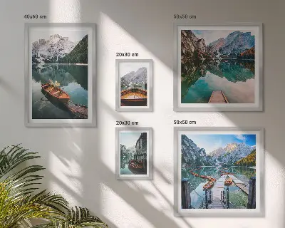 Polittico con cornice laghi tranquilli con barche di legno