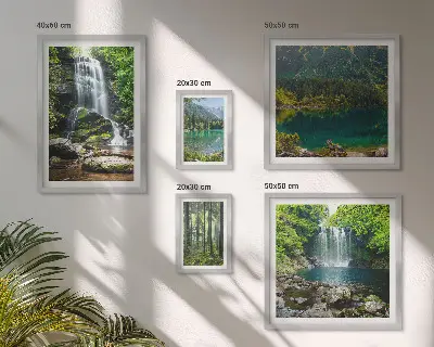 Set di 5 quadri con cascata e paesaggio forestale naturale