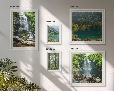 Set di 5 quadri con cascata e paesaggio forestale naturale