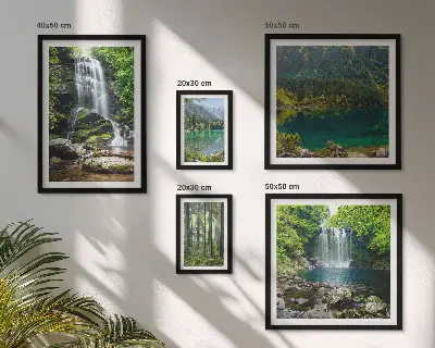 Set di 5 quadri con cascata e paesaggio forestale naturale