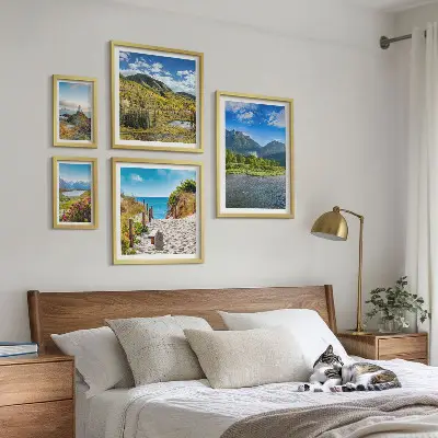 Set di 5 quadri con paesaggi di montagne e spiagge
