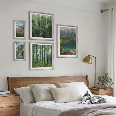 Set di quadri incorniciati con paesaggi montani e foreste