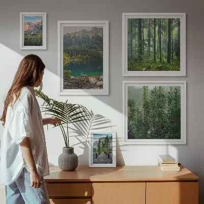 Set di quadri incorniciati con paesaggi montani e foreste