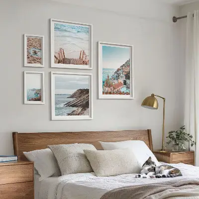 Set di 5 quadri con paesaggi di città italiane, spiagge e scene di relax