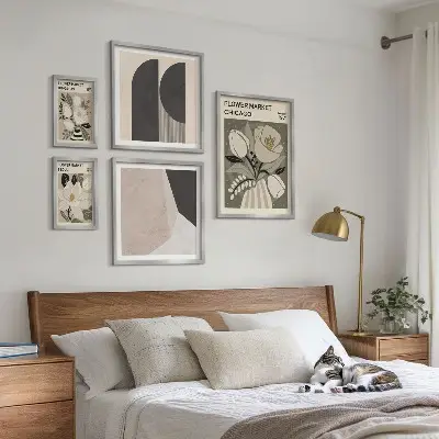 Set di quadri incorniciati con composizioni floreali eleganti