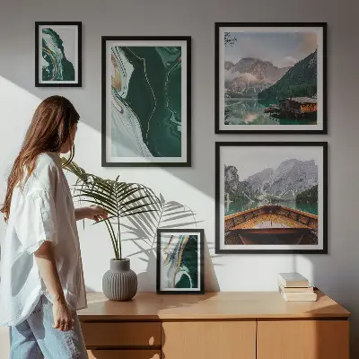 Set di 5 quadri con paesaggi verdi, acqua e montagne