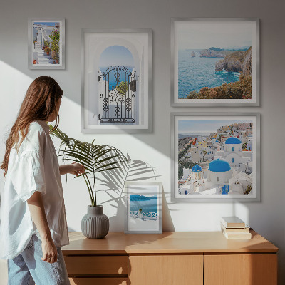Polittico con cornice case sul mare blu di Santorini
