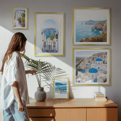 Polittico con cornice case sul mare blu di Santorini