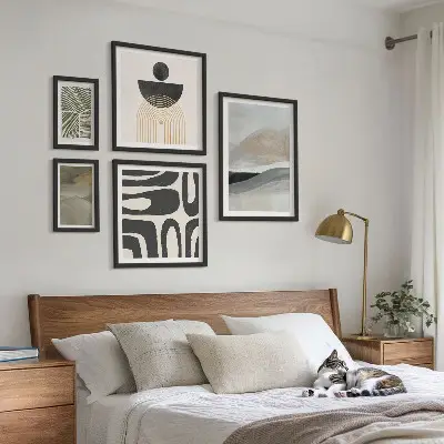 Set di quadri incorniciati con motivi astratti a colori