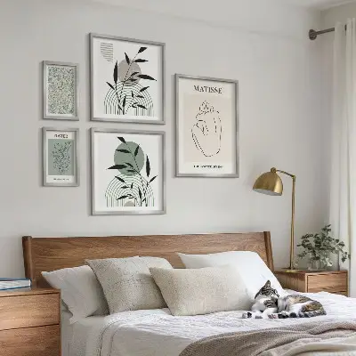 Polittico con cornice con eleganti grafiche vegetali