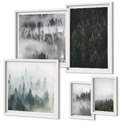 Set di quadri incorniciati con paesaggio di foreste verdi e nebbia