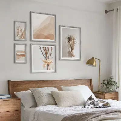 Set di quadri incorniciati con eleganti giardini in stile boho e piante
