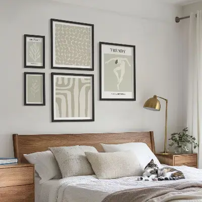 Set di quadri incorniciati con elegante grafica astratta verde