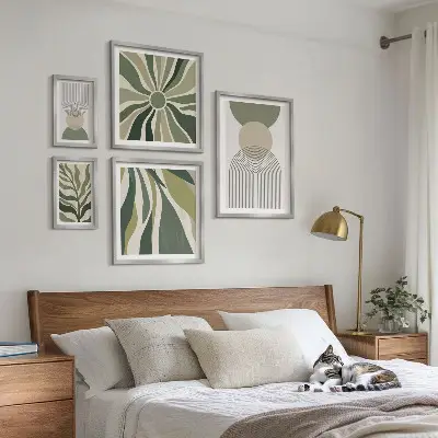 Set di 5 quadri decorazione con eleganti astrazioni e elementi vegetali