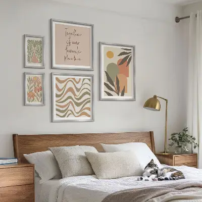 Set di 5 quadri con eleganti decorazioni floreali dalle tonalità pastello