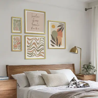 Set di 5 quadri con eleganti decorazioni floreali dalle tonalità pastello