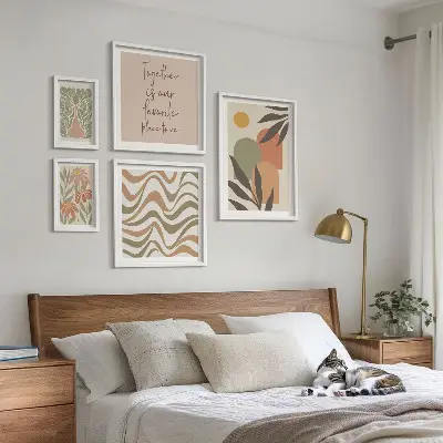 Set di 5 quadri con eleganti decorazioni floreali dalle tonalità pastello
