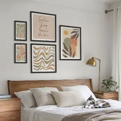 Set di 5 quadri con eleganti decorazioni floreali dalle tonalità pastello