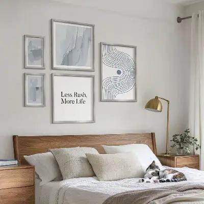 Set di quadri incorniciati con grafica moderna e minimalista
