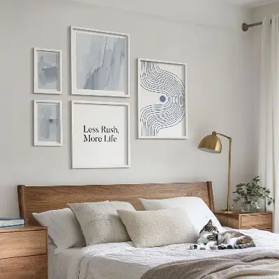 Set di quadri incorniciati con grafica moderna e minimalista