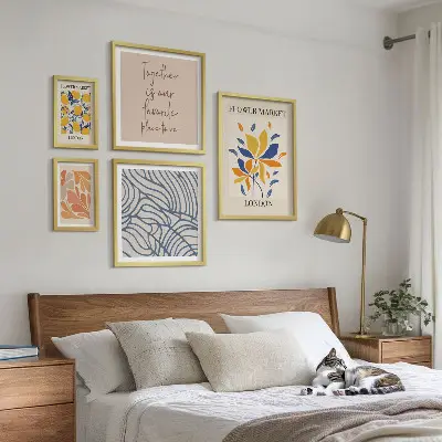 Polittico con cornice motivi floreali con iscrizioni londinesi