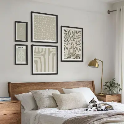 Polittico con cornice con motivi vegetali in stile scandinavo