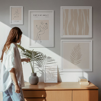 Polittico con cornice Grafica elegante raffigurante donne e piante.