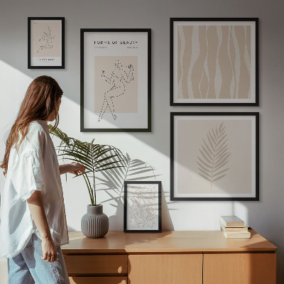 Polittico con cornice Grafica elegante raffigurante donne e piante.