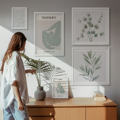 Set di quadri incorniciati Grafica elegante con elementi vegetali e astratti.