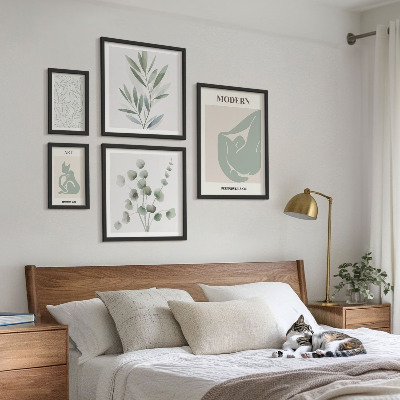 Set di quadri incorniciati Grafica elegante con elementi vegetali e astratti.