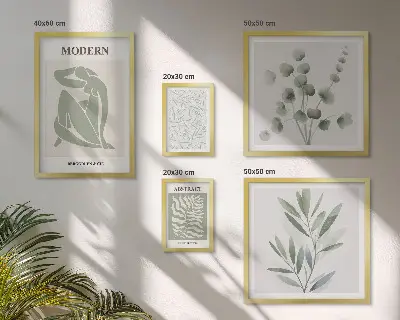 Polittico con cornice con eleganti motivi decorativi vegetali