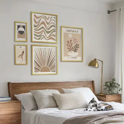Set di quadri incorniciati con eleganti astrazioni vegetali