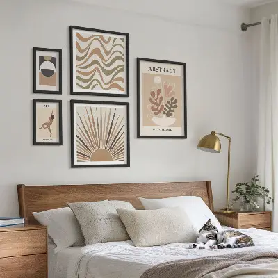 Set di quadri incorniciati con eleganti astrazioni vegetali