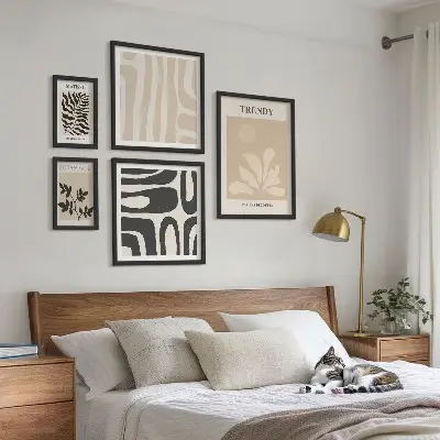 Set di quadri incorniciati con eleganti motivi decorativi vegetali