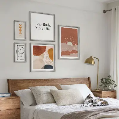 Set di quadri incorniciati con grafica astratta ed elegante del sole