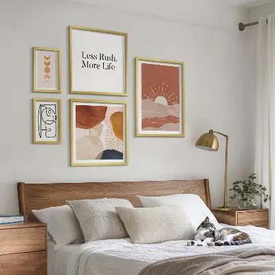 Set di quadri incorniciati con grafica astratta ed elegante del sole