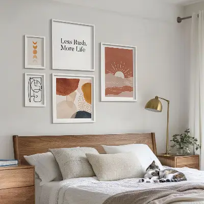 Set di quadri incorniciati con grafica astratta ed elegante del sole