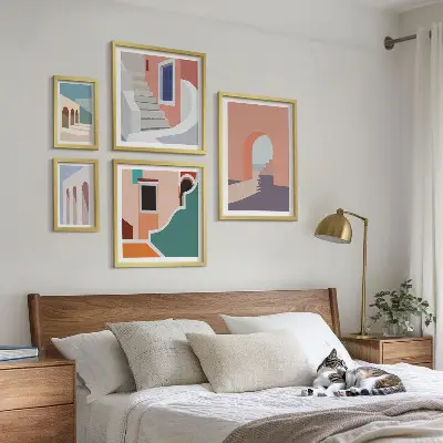 Set di quadri incorniciati con grafica architettonica pastello