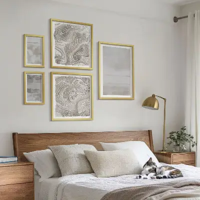 Polittico con cornice con texture usurate in stile moderno