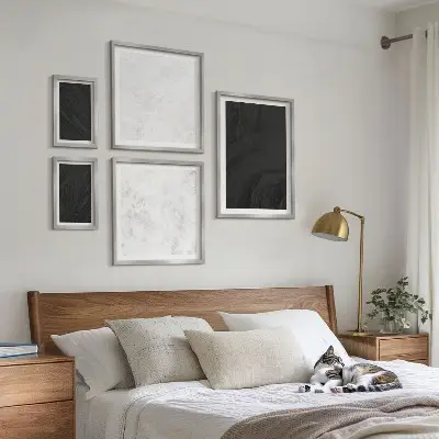 Set di 5 quadri con stampa di marmi scuri e luminosi