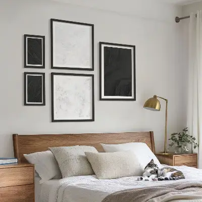 Set di 5 quadri con stampa di marmi scuri e luminosi